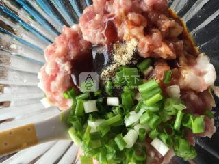 脆皮肉末鹌鹑卷，吃货的福音，让你在家也能享受美食