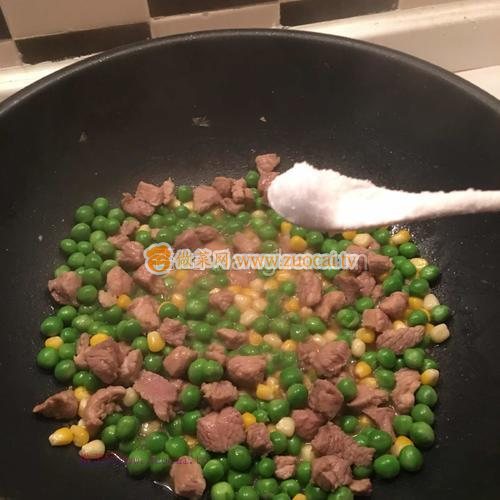 豌豆玉米炒肉丁的做法