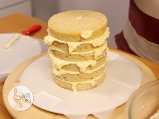 基础滴落蛋糕,可以做出无限种高大上的造型,8、做滴落蛋糕很重要的一点就是蛋糕要够高,这样才有地方滴落,要不然成品效果就不好