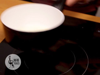 基础滴落蛋糕,可以做出无限种高大上的造型,26、用小火煮沸后从火上移除