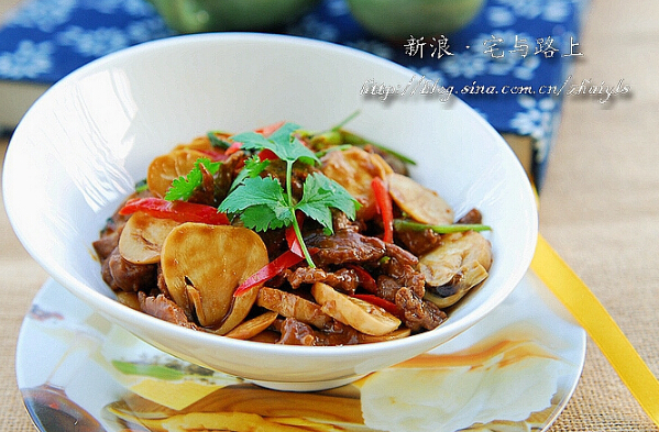 草菇蚝油牛肉的做法,草菇蚝油牛肉怎么做好吃(蚝油鲜菇炒牛肉)